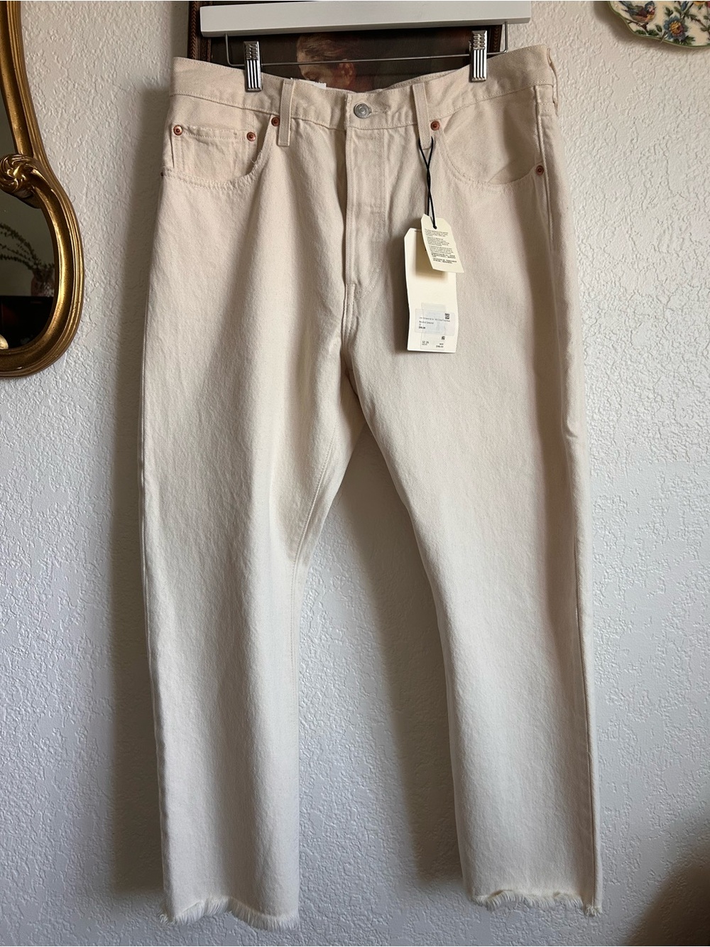 NWT Levi's Cream Straight Jeans